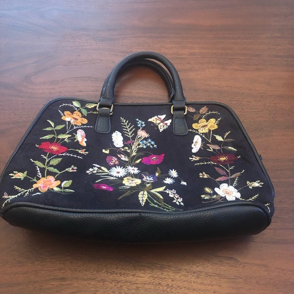 Bueno Handbags - Bueno Embroidered Purse